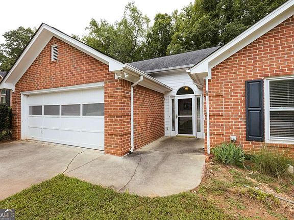 2nd image of 137 Lucy Ln