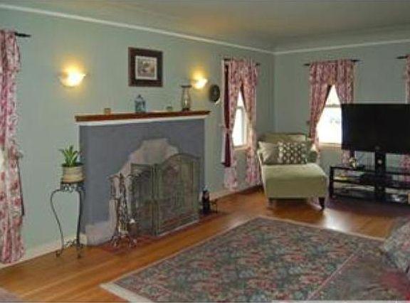 4th image of 909 Allen Ave