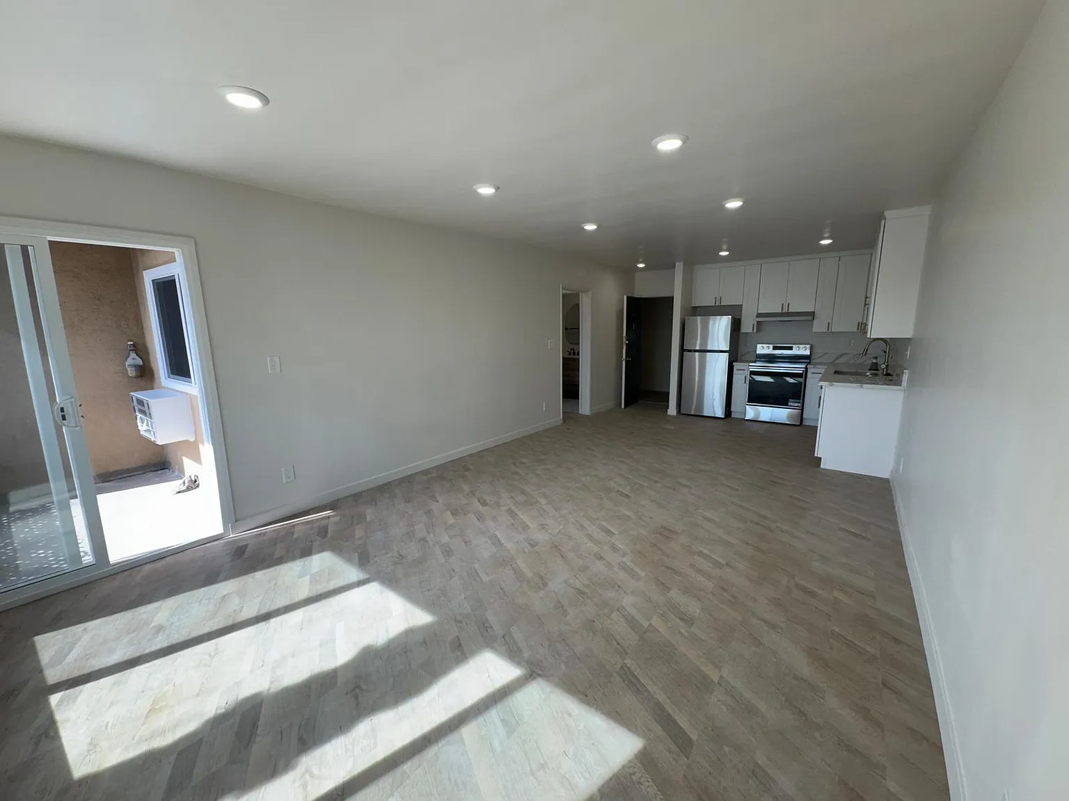 927 S Westmoreland Ave — Photo 4
