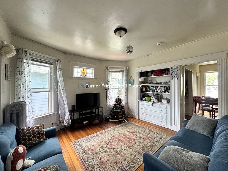 139 E Cottage St — Photo 6
