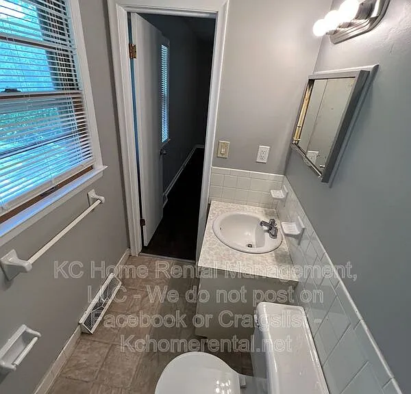 6708 W 71st Ter — Photo 36