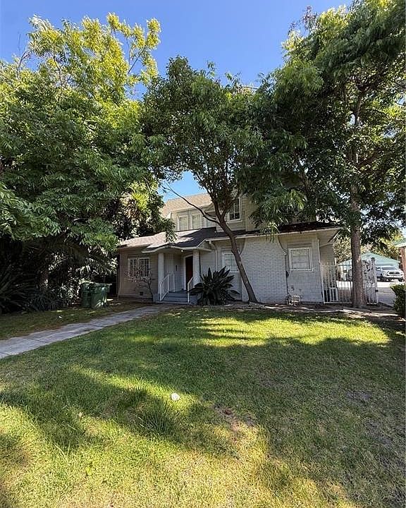 1st image of 1188 W 28th St