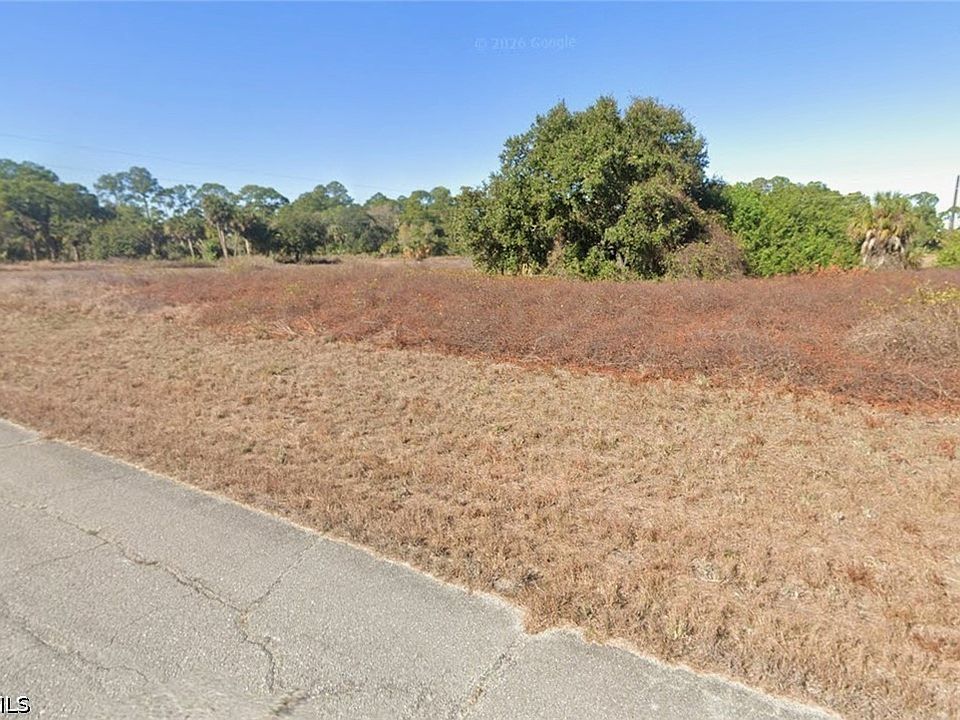 1st image of 302 Boca Cir