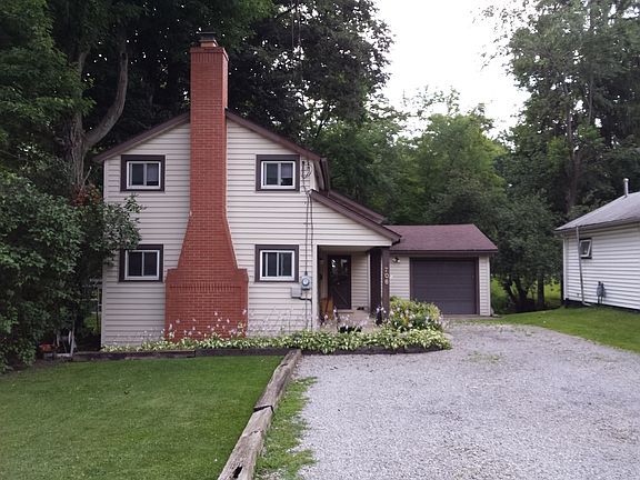 2nd image of 706 Hickory St