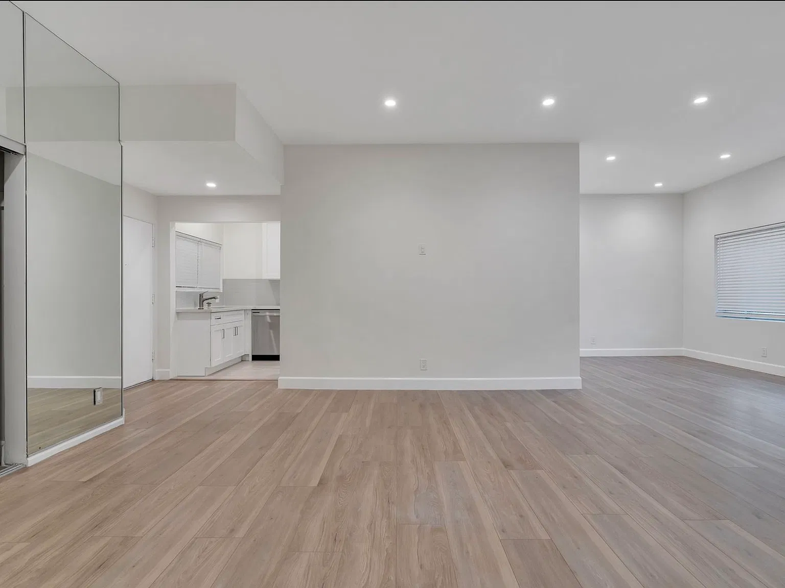 2 bed, 1300 sqft, $4,595 — Photo 4