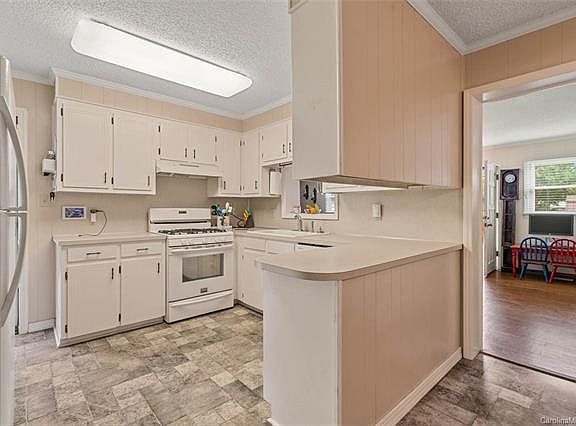 4th image of 4714 Benton Ave