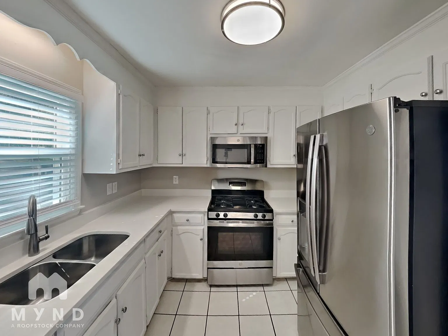 3 bed, 2.0 bath, 1527 sqft, $2,065 — Photo 2