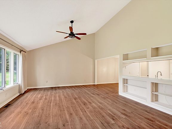 4th image of 400 Sandbrook Dr