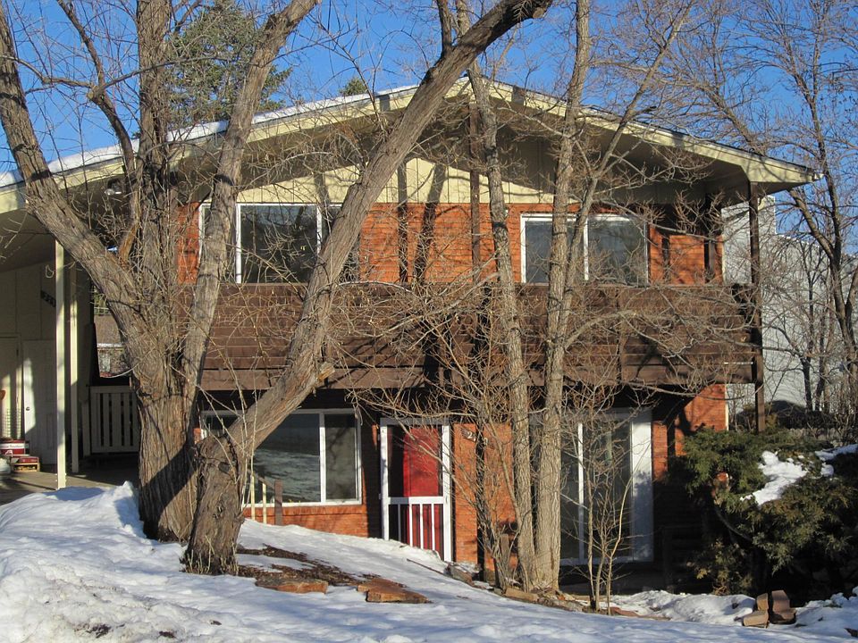 House faces west - Views!
