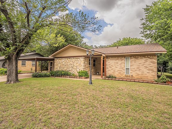 4th image of 804 N Ector Dr