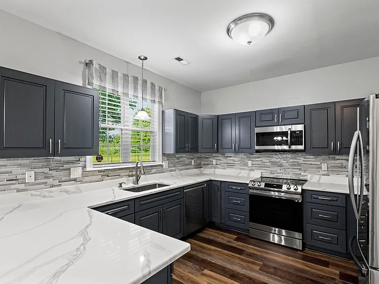 400 Mossy Oak Ln — Photo 2