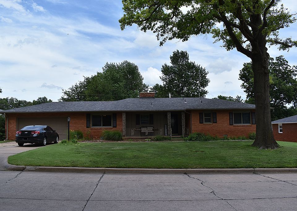 1st image of 1309 De Soto St