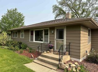 512 Prospect Rd, Waunakee, WI 53597