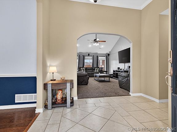 2nd image of 5712 Hazel Rd