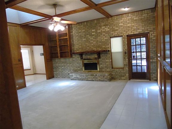 3rd image of 2221 Lakeview Dr