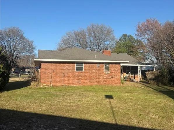 1300 Meadow Cir, Fort Smith, AR 72908