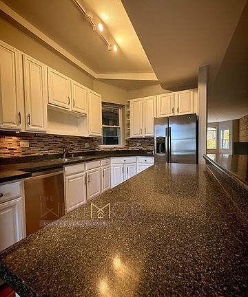 4th image of 1108 E Marquette Rd #207