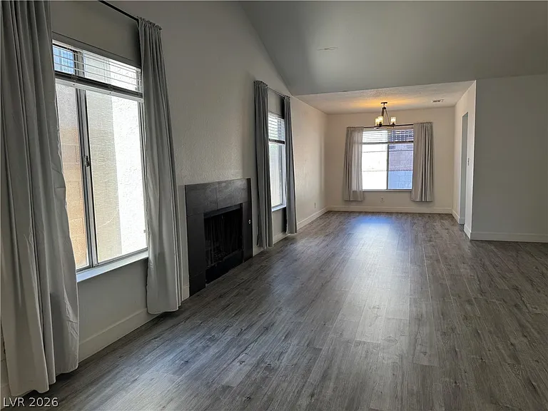 2507 Berwick Ct — Photo 4