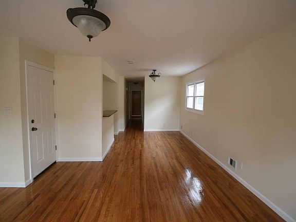 5th image of 24 Bentley Ave