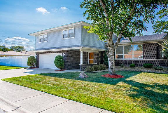 2nd image of 843 E 163rd Pl