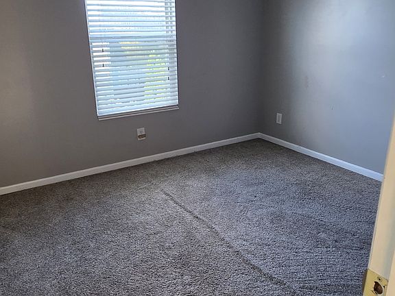 4th image of 2545 Hillsdale Dr