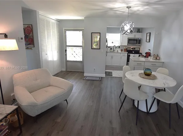 2572 Emory Dr E APT F, West Palm Beach, FL 33415