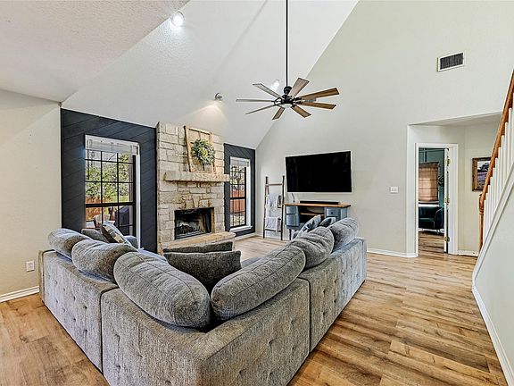 5th image of 12 Deer Ridge Rd