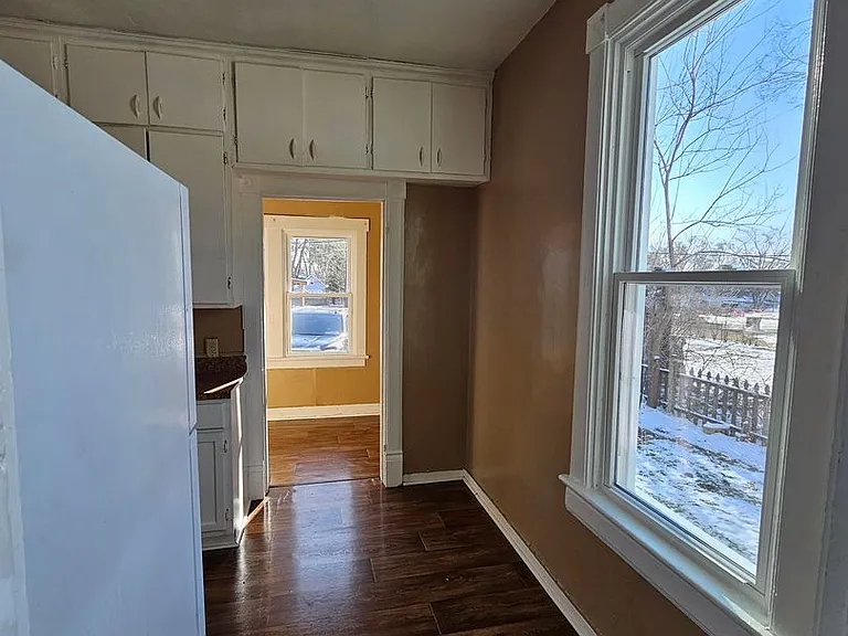 1308 S Western Ave — Photo 15