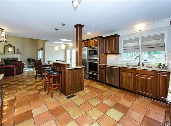 3rd image of 8805 Taunton Dr