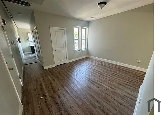 700 Chancellor Ave #302 — Photo 2