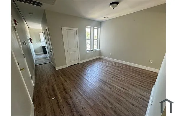 Building Photo - 700 Chancellor Ave #302