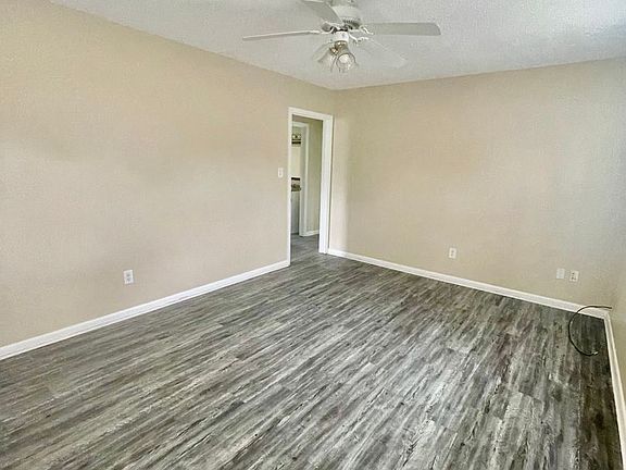 3rd image of 1333 Dartwood Ln