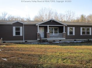 19 Moore Rd, Kenova, WV 25530