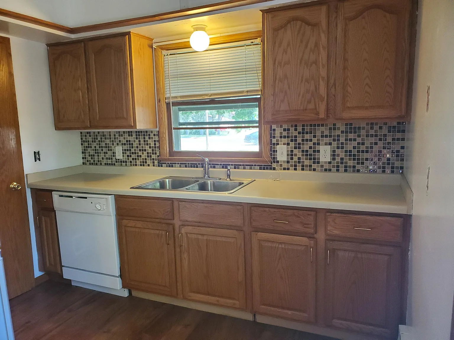 904 W River Road — Photo 4