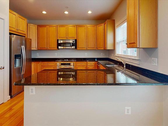 5th image of 12168 Waveland St