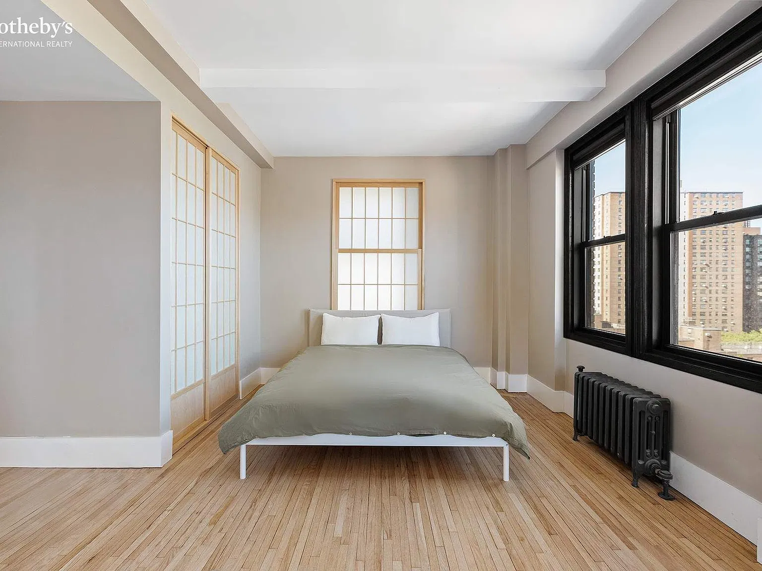 365 West 20th Street — Photo 2