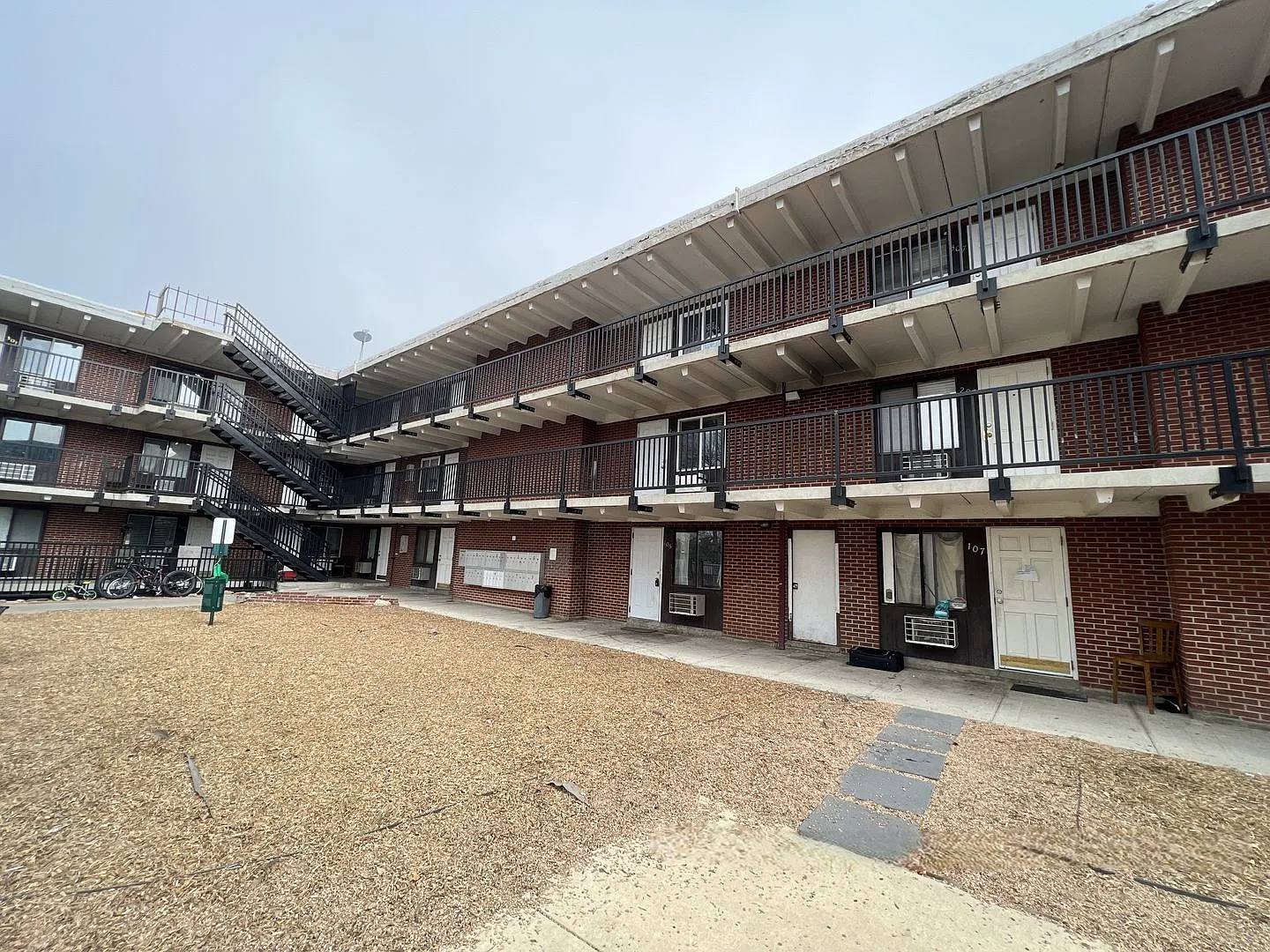 2 Bedroom 1 Bathroom Apartment in Aurora — Photo 2