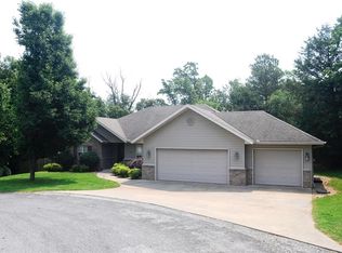 4 Whitby Ln, Bella Vista, AR 72714