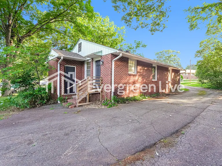 1016 Warren Ave — Photo 10
