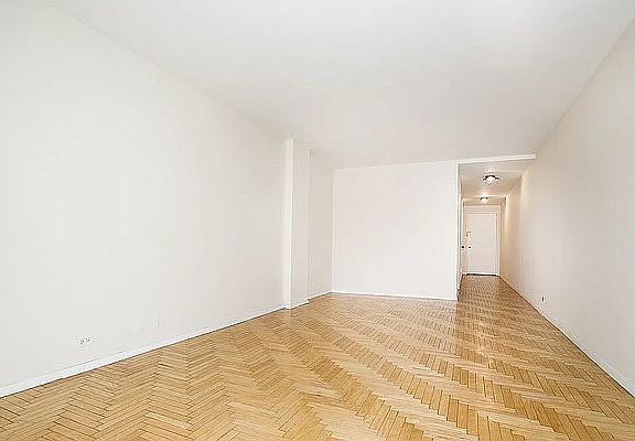 4th image of 106 Central Park S APT 4M