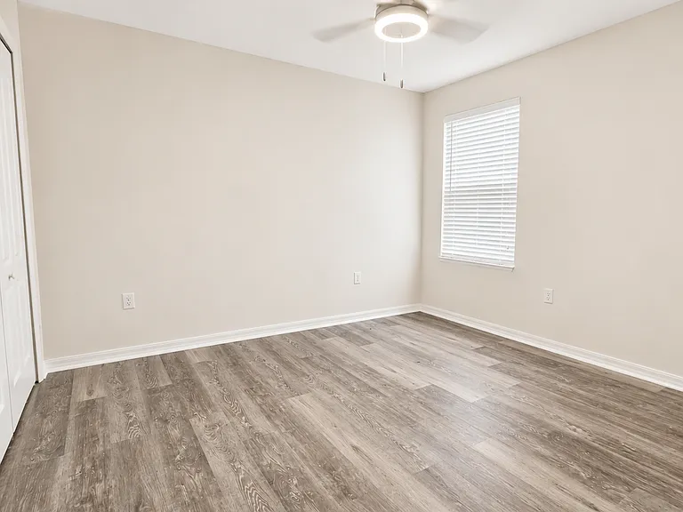 233 Primrose Dr — Photo 8
