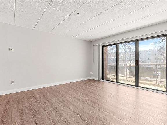 5th image of 881 Broadway APT 28