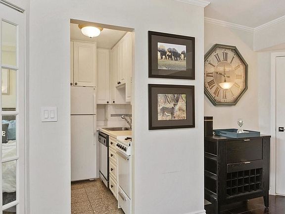 4th image of 420 E 64th St APT E12b