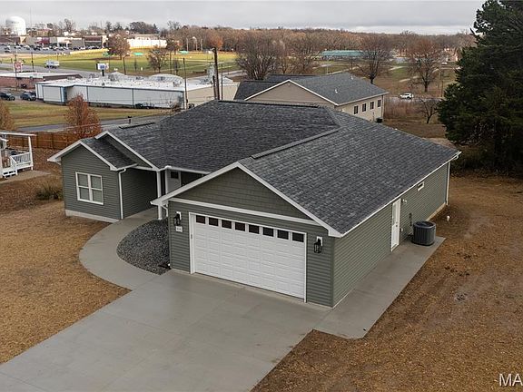 2nd image of 604 Basswood Dr