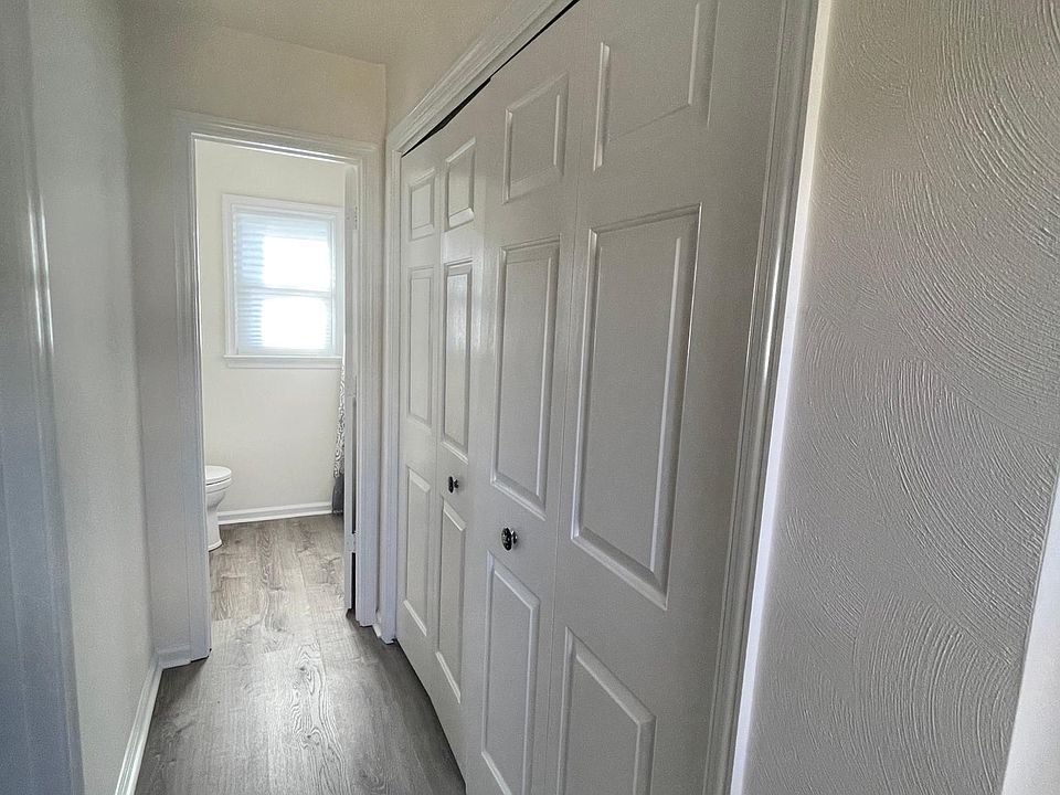 Washer/Dryer Full bath