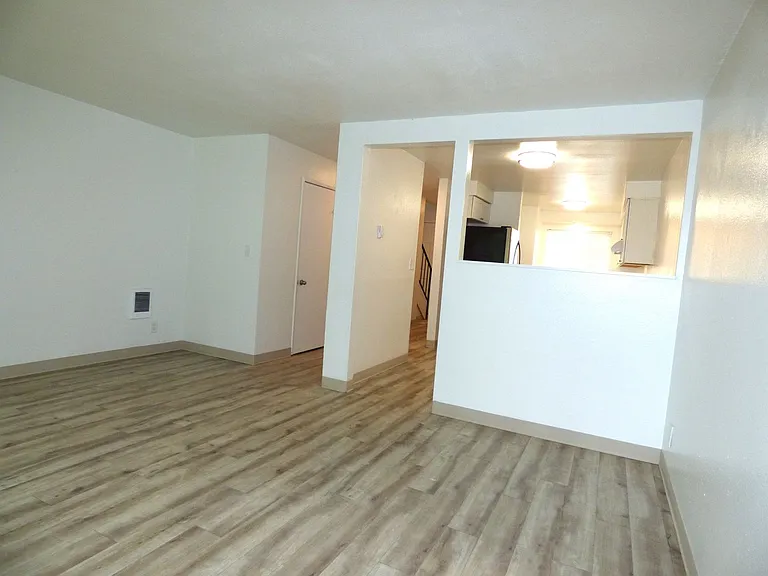 4116 Lancaster Dr NE — Photo 7