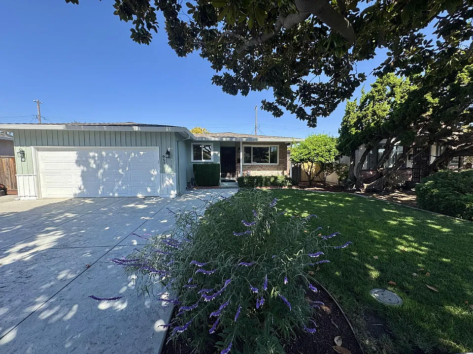 957 Amador Ave