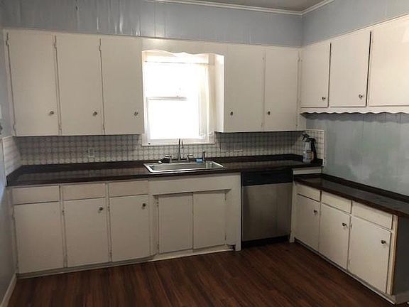 3rd image of 222 E Luhn St