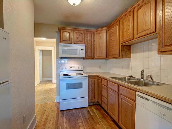 3rd image of 713 20th St APT A