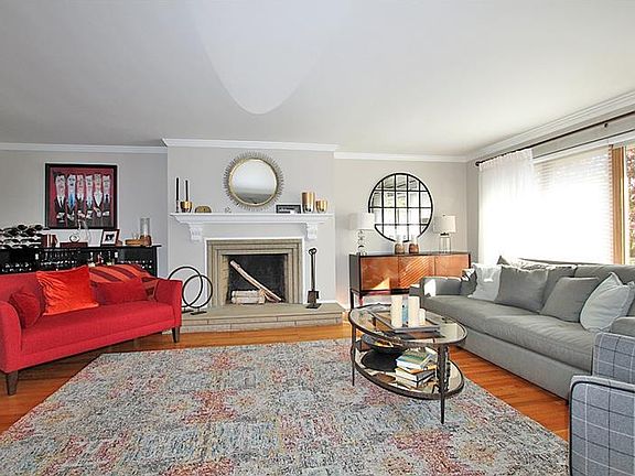 3rd image of 1042 Lakemont Dr